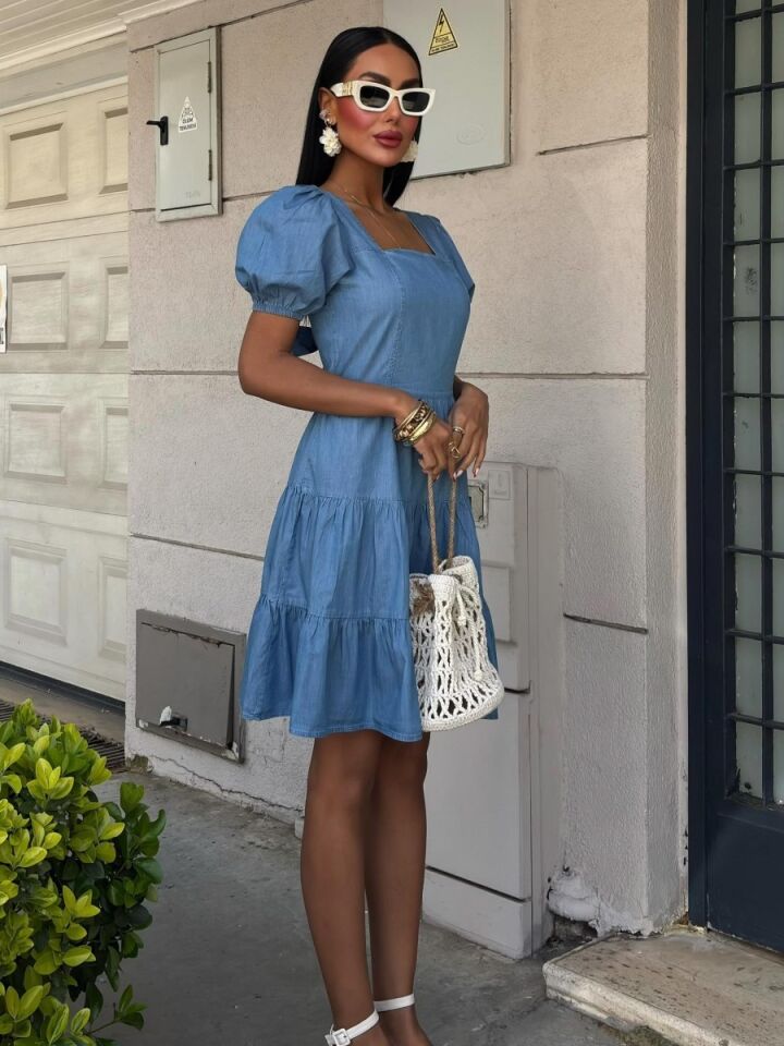 Kadın Kare Yakalı ve Gipe Detaylı Elbise