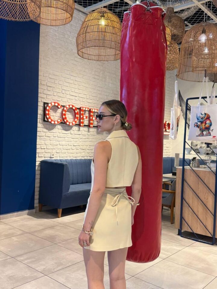 Kadın Yelek ve Etek Takımı